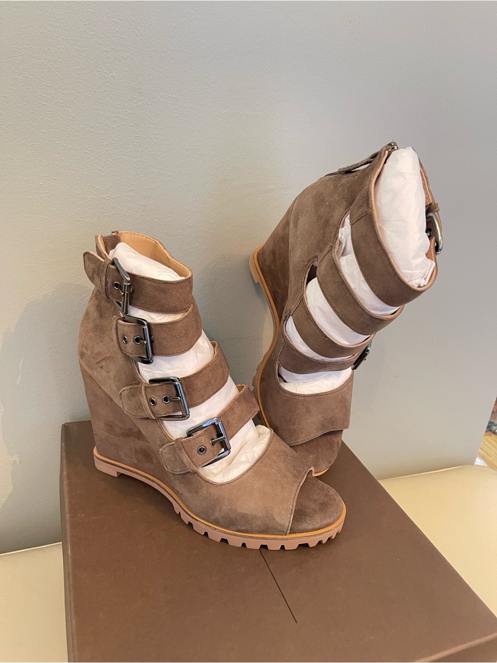 New Women's Taupe Suede Buckle Wedge Sandals Size 9